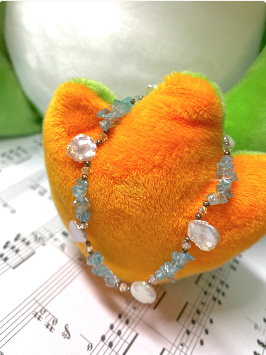 Petite Aquamarine Chip and White Coin Pearl Stretch Bracelet